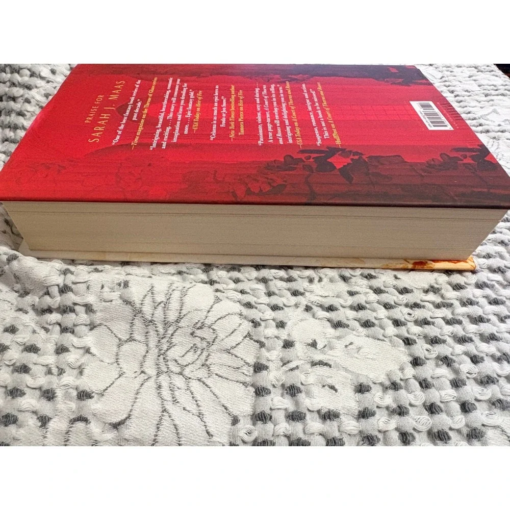 House of Earth and Blood Crescent City Sarah J Maas‎ Hardcover Book